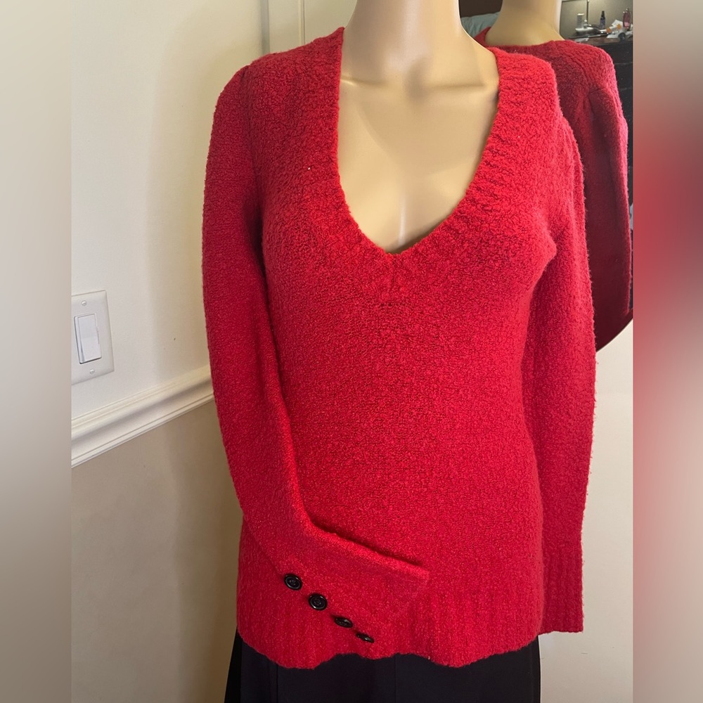V neck sweater spandex, size S perfect for winter. Worn once